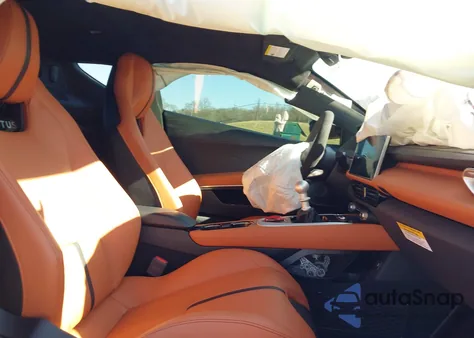 2025 Lotus Emira V6 z USA, uszkodzony, nr VIN SCCLEJAX0SHA10923